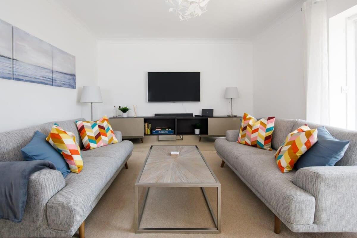 Modern & Stylish Seaside Family Home Τσίτσεστερ Εξωτερικό φωτογραφία