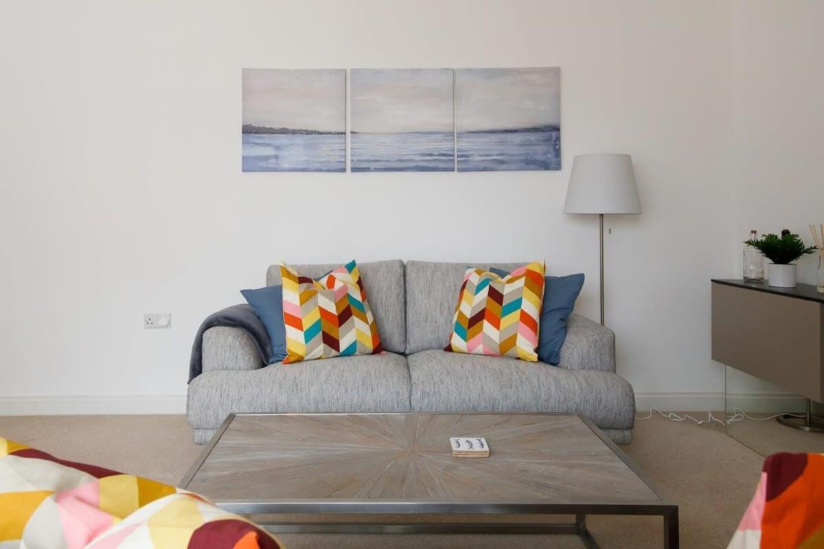 Modern & Stylish Seaside Family Home Τσίτσεστερ Εξωτερικό φωτογραφία