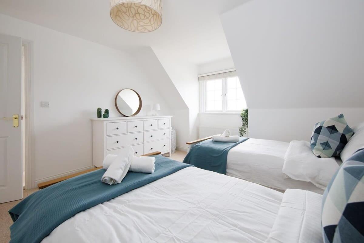 Modern & Stylish Seaside Family Home Τσίτσεστερ Εξωτερικό φωτογραφία