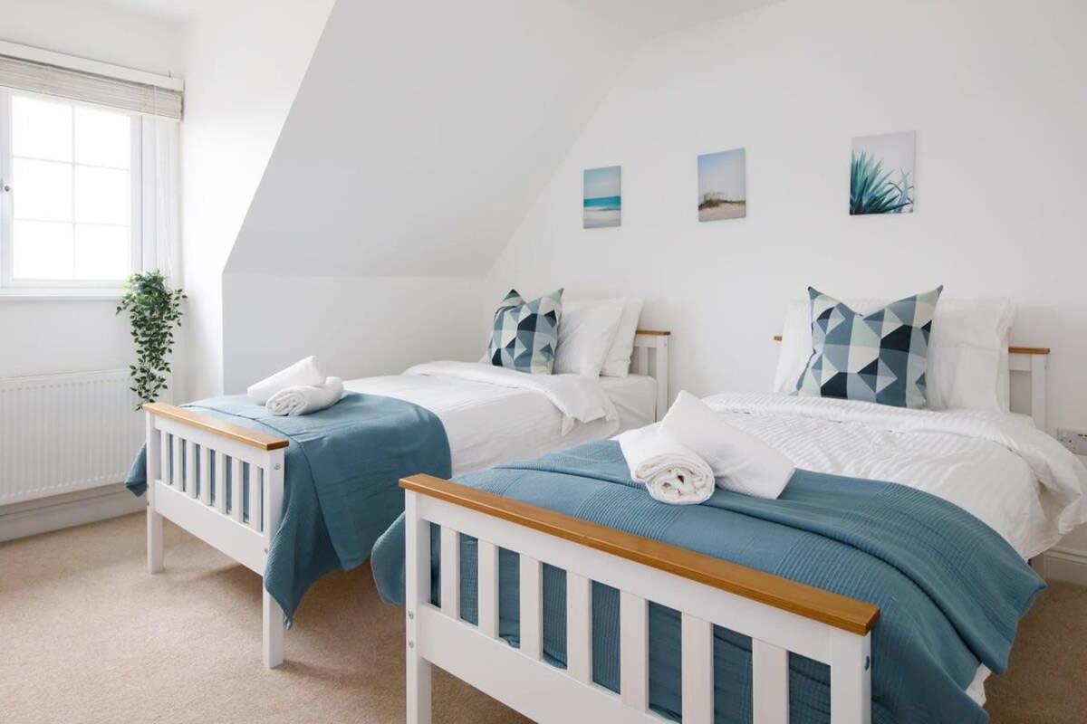 Modern & Stylish Seaside Family Home Τσίτσεστερ Εξωτερικό φωτογραφία