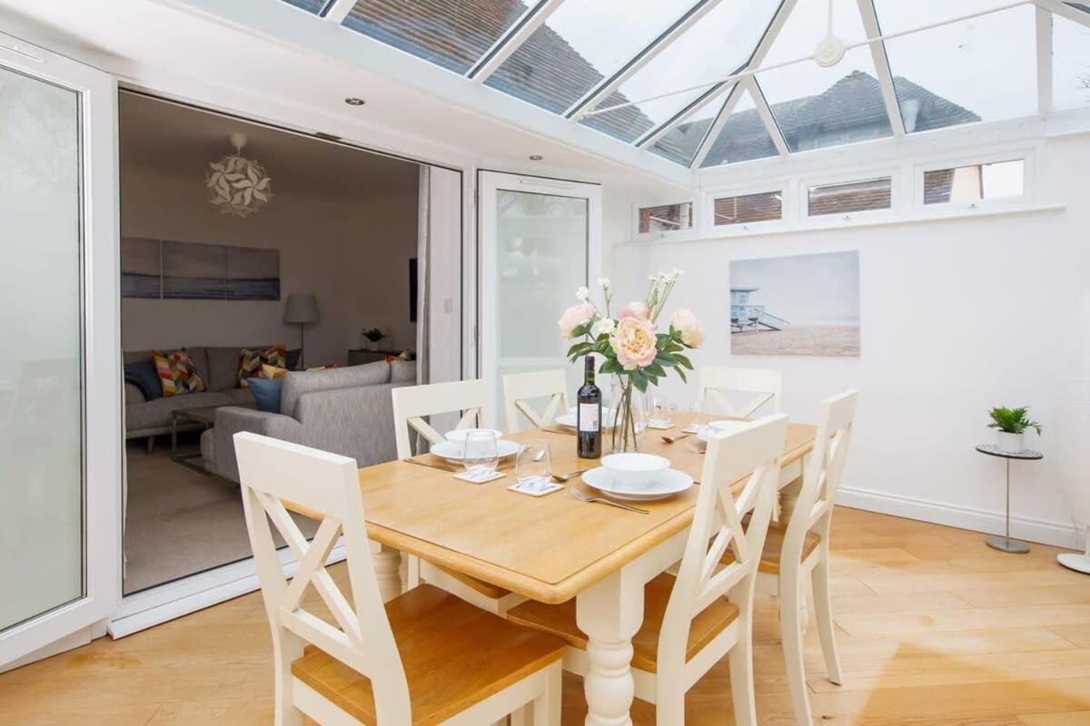 Modern & Stylish Seaside Family Home Τσίτσεστερ Εξωτερικό φωτογραφία